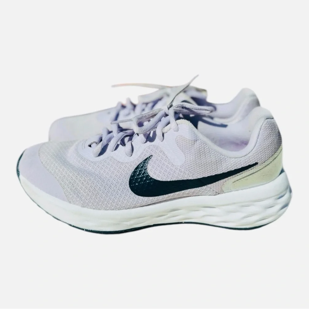 Nike Kids’ Revolution 6 Sneakers – Size 5Y (Women’s 6.5).  Excellent Condition